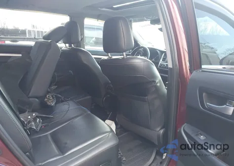 2019 Toyota Highlander Xle z USA, uszkodzony, nr VIN 5TDJZRFH5KS927491